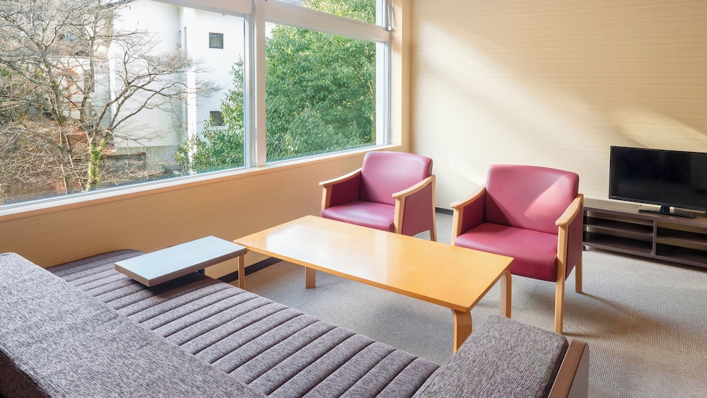 [禁煙] スーペリア和洋室フォース 内風呂なし(眺望なし) 客室2 | 大江戸温泉物語 Premium 恵那峡