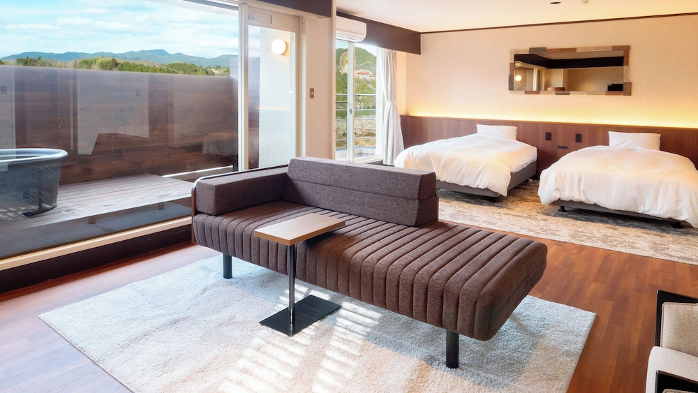 [禁煙]スーペリア露天風呂付ツイン 内風呂あり | 大江戸温泉物語 Premium 恵那峡