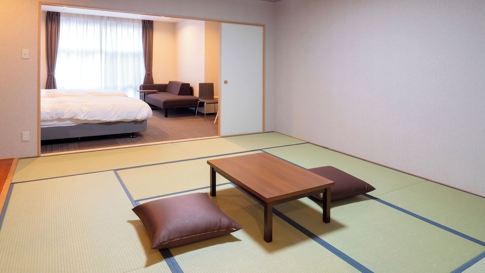 [禁煙] スタンダード和洋室ツイン2間 内風呂なし(眺望なし) | 大江戸温泉物語 Premium 恵那峡