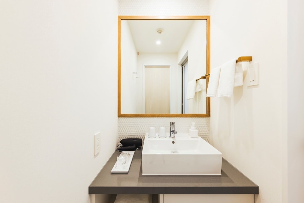 スーペリア ツインルーム シングルベッド 2 台 禁煙 専用バスルーム 客室4 | HOTEL NUPKA (ホテルヌプカ)