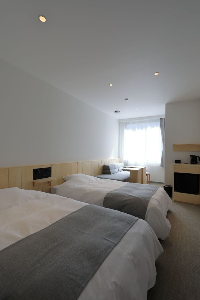 スーペリア ツインルーム シングルベッド 2 台 禁煙 専用バスルーム 客室2 | HOTEL NUPKA (ホテルヌプカ)