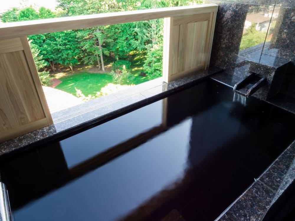 フォレストスパツインルーム 禁煙（3名の場合はソファベッド） バスルーム0 | 森のスパリゾート 北海道ホテル