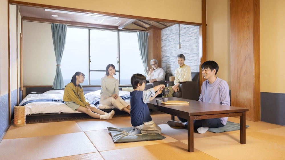 [禁煙] スタンダード和洋室ツイン5名定員 内風呂あり | 大江戸温泉物語 かいけ