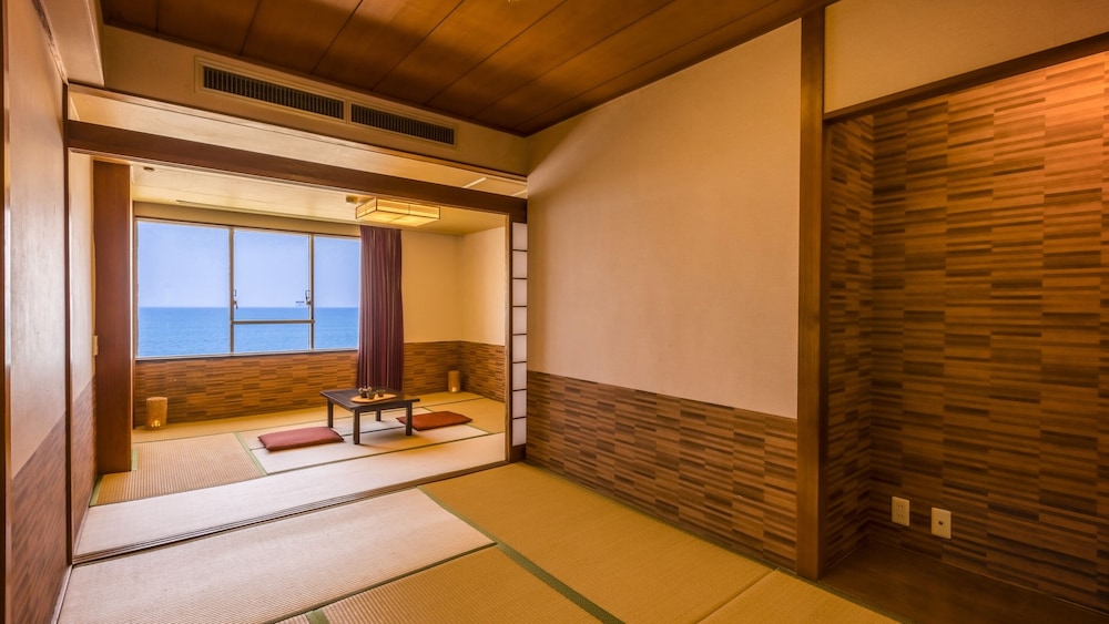 [禁煙] スタンダード和室14畳2間 内風呂なし | 大江戸温泉物語 かいけ