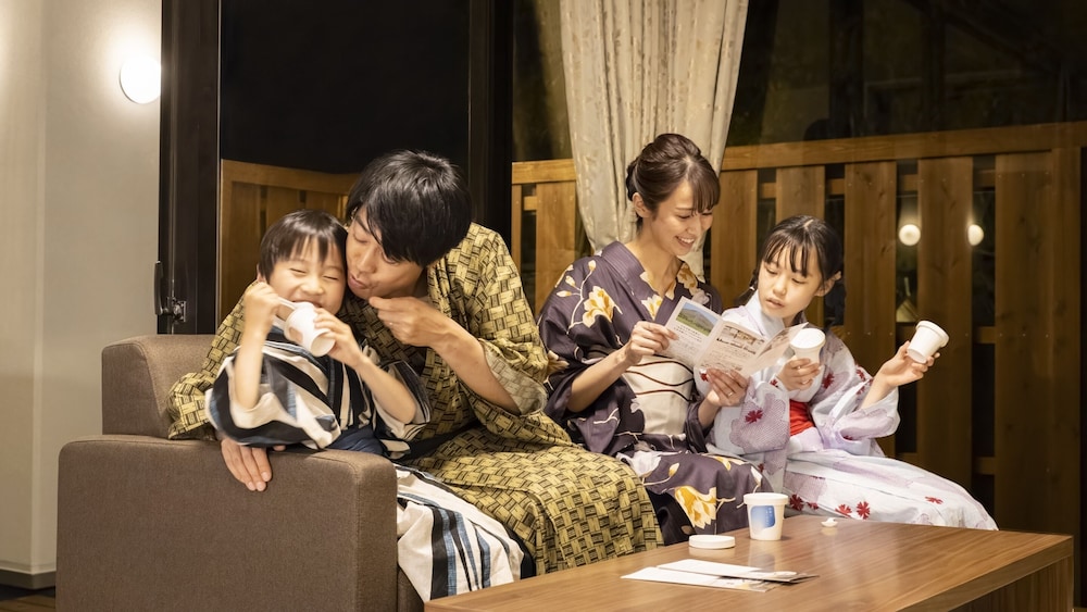 [禁煙] スーペリア露天風呂付和洋室ツイン(眺望なし) | 大江戸温泉物語Premium 斉木別館