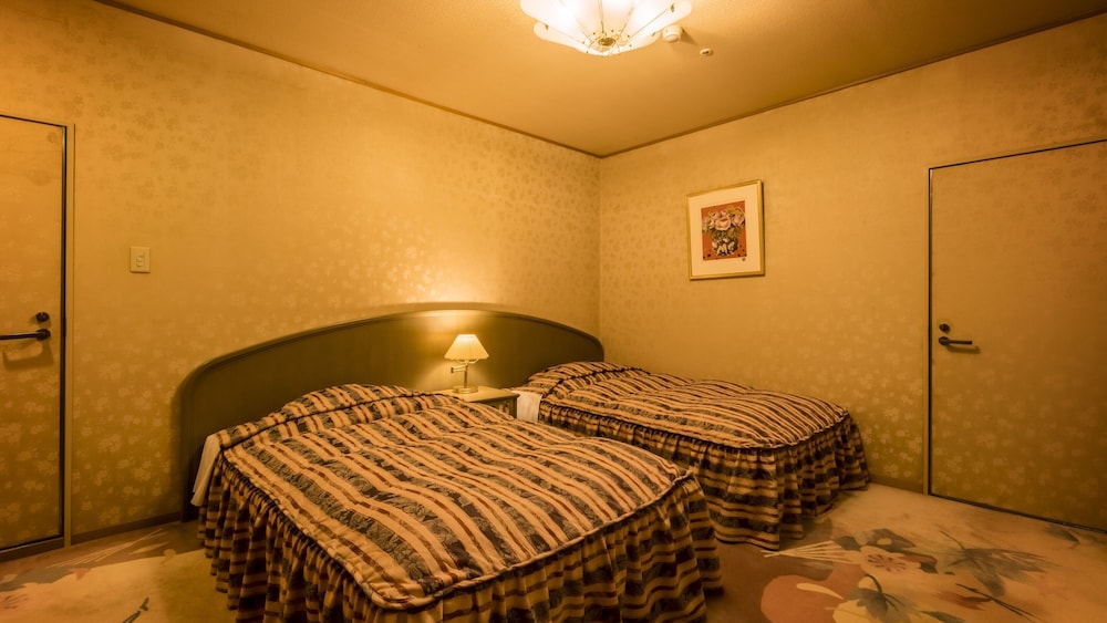 [禁煙] スイート「華扇」 内風呂あり(ガーデンビュー) 客室1 | 大江戸温泉物語Premium 斉木別館