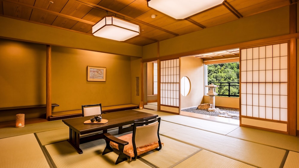 [禁煙] スイート「華扇」 内風呂あり(ガーデンビュー) | 大江戸温泉物語Premium 斉木別館