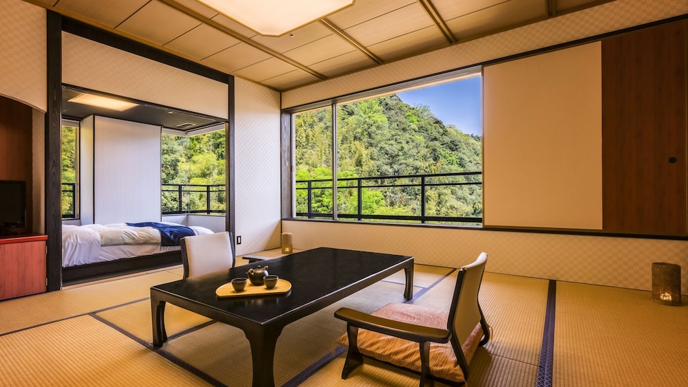 【禁煙】スーペリア和洋室1セミダブルベッド 内風呂あり(ガーデンビュー) | 大江戸温泉物語Premium 斉木別館