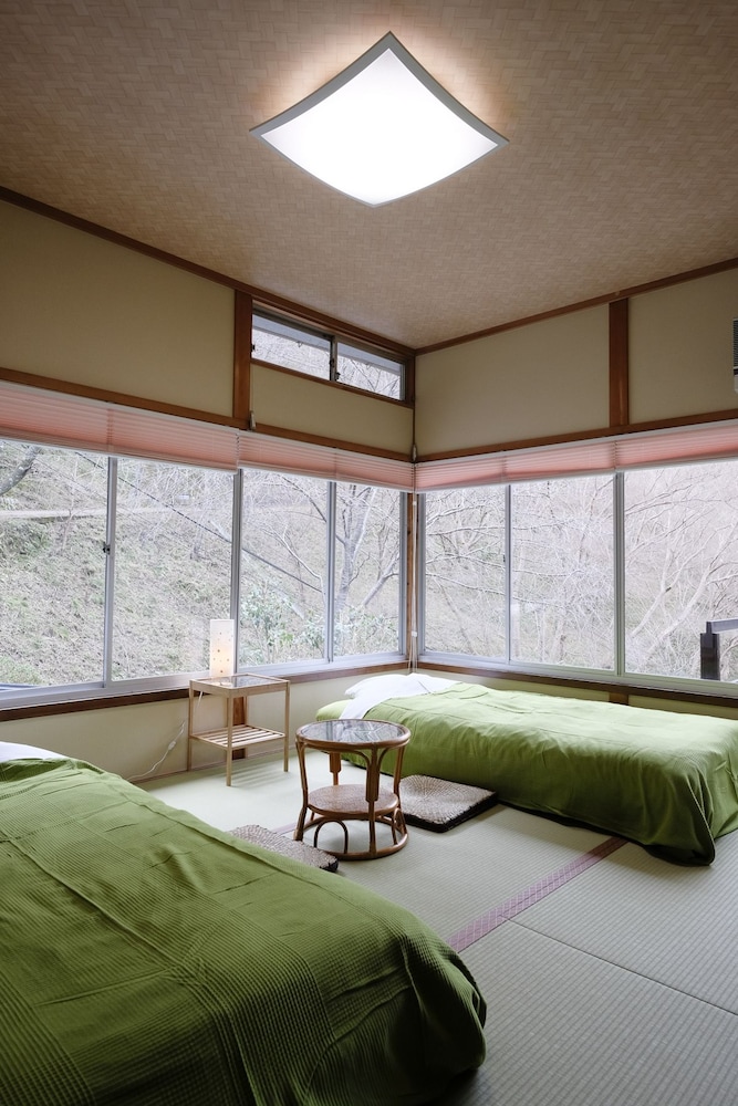 客室1 | 美吉野 桜庵