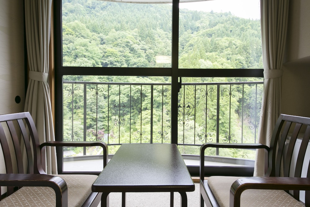 和室 夕食付き(飛騨牛一口ステーキ)10畳 山の景色 禁煙 部屋からの景観1 | 奥飛騨ガーデンホテル焼岳