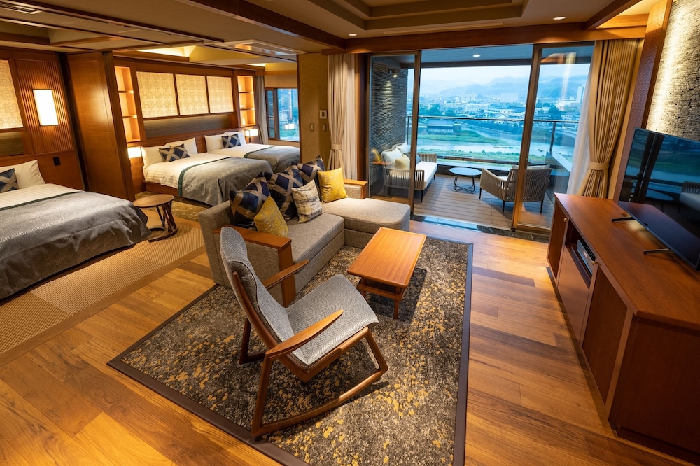 ファミリー スイート 露天風呂付 禁煙 リバービュー | 人吉温泉 清流山水花 あゆの里