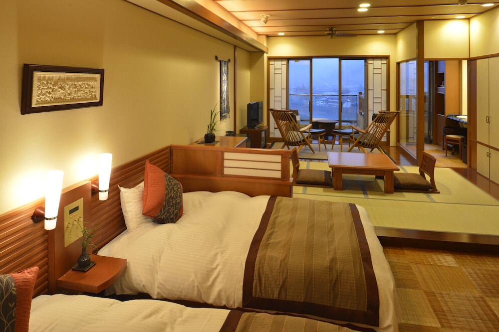 ファミリー ルーム 露天風呂付 禁煙 リバービュー | 人吉温泉 清流山水花 あゆの里