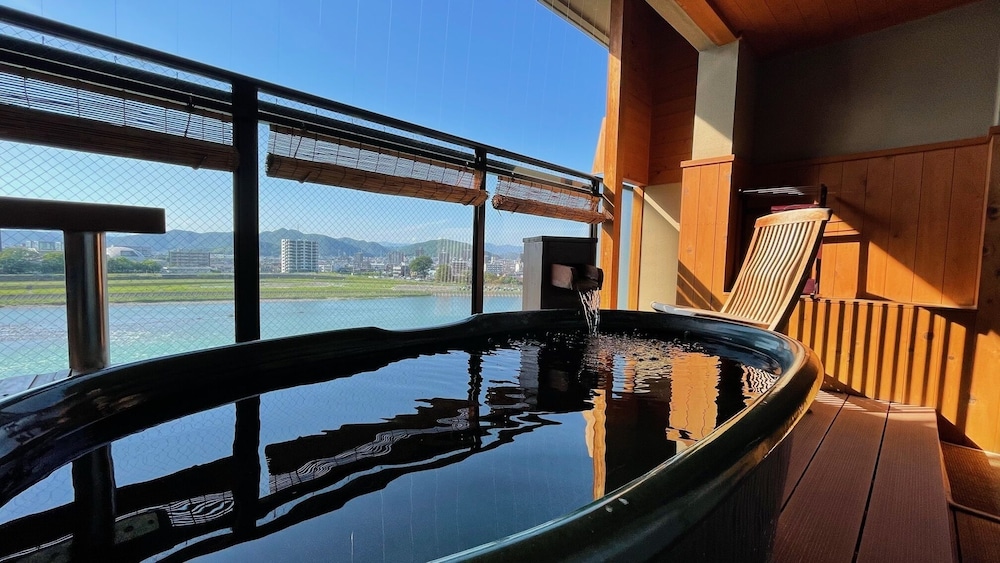 禁煙 露天風呂付川側和室10畳 客室4 | 十八楼