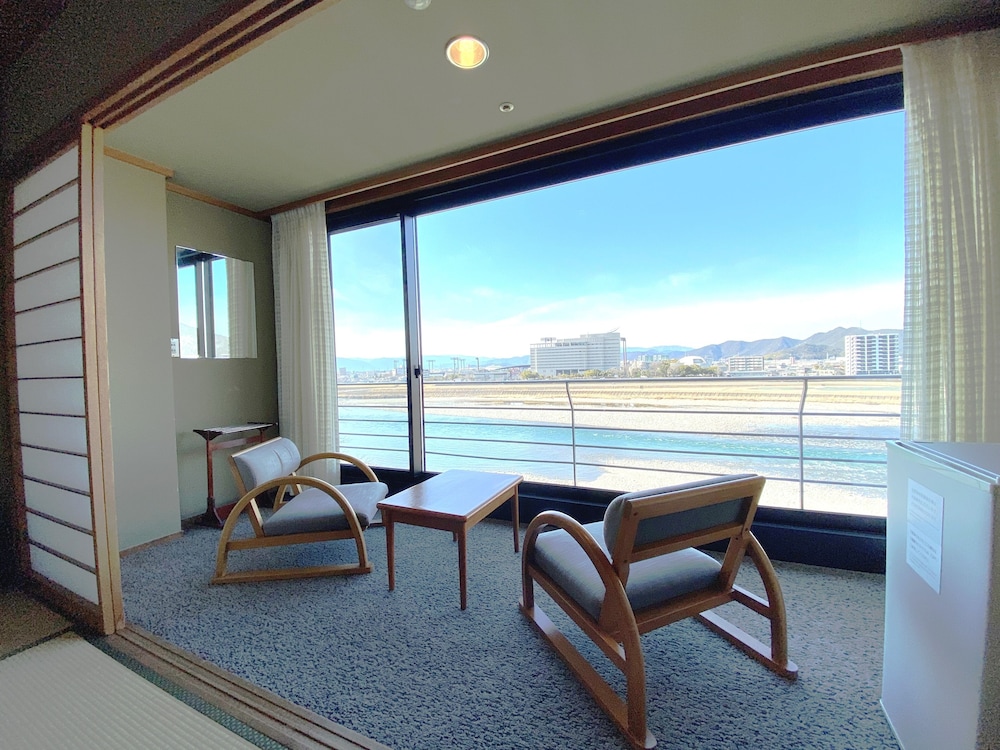 禁煙 川側和室10畳 客室3 | 十八楼