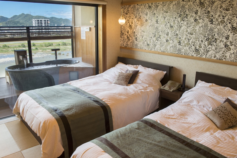 禁煙 露天風呂付和室ベッドルーム(10畳) 客室2 | 十八楼