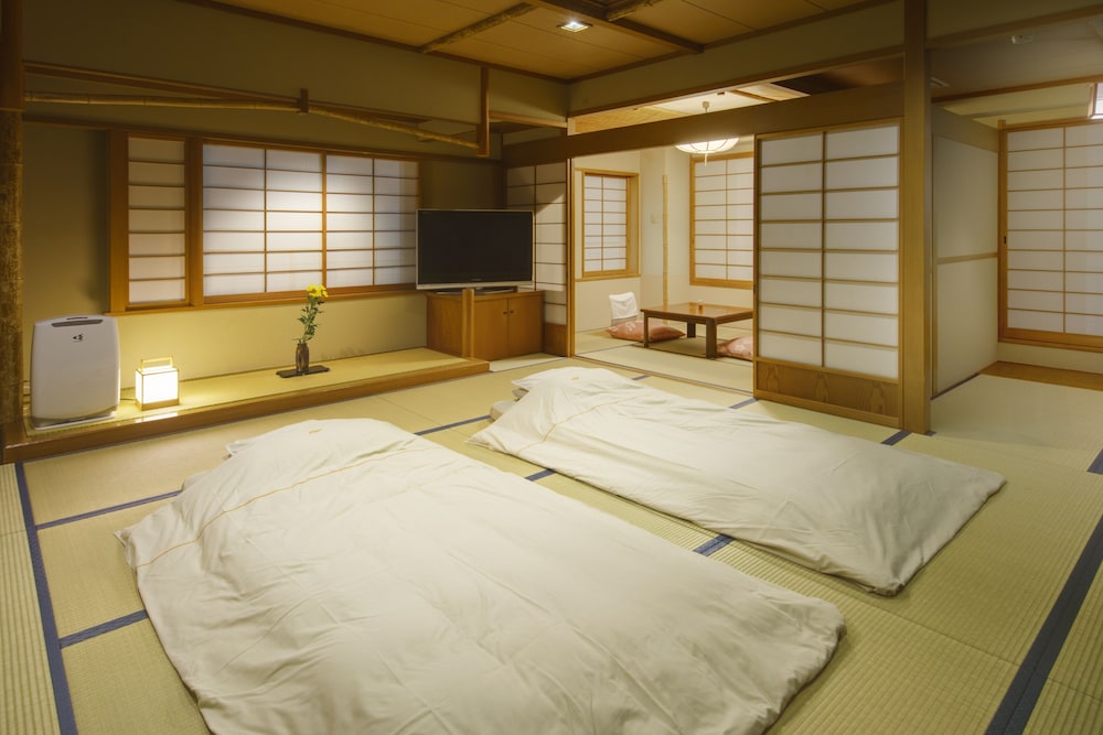 深山亭低層階 和室 [山梨ワインラウンジ利用可能] 客室1 | 富士山温泉 ホテル鐘山苑