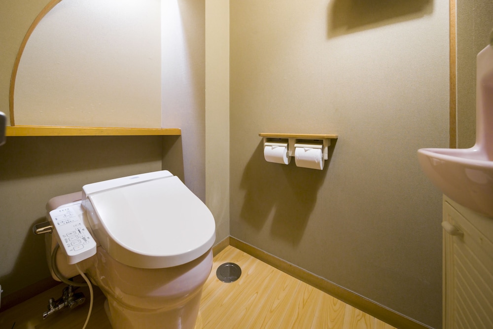 深山亭低層階 和室 [山梨ワインラウンジ利用可能] 客室の設備とサービス0 | 富士山温泉 ホテル鐘山苑