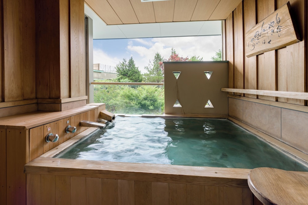 ゆらく山彦亭「話楽」 和室 露天風呂付 富士山側 バスルーム2 | 富士山温泉 ホテル鐘山苑