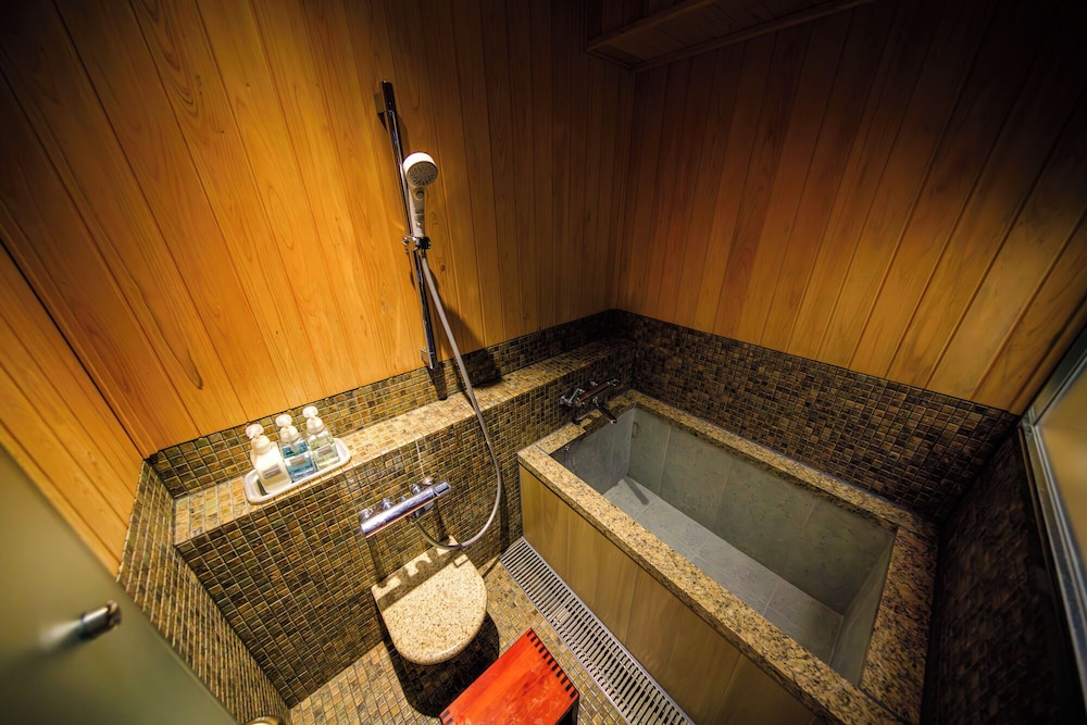 細流亭 モダン和室 [山梨ワインラウンジ利用可能] バスルーム0 | 富士山温泉 ホテル鐘山苑