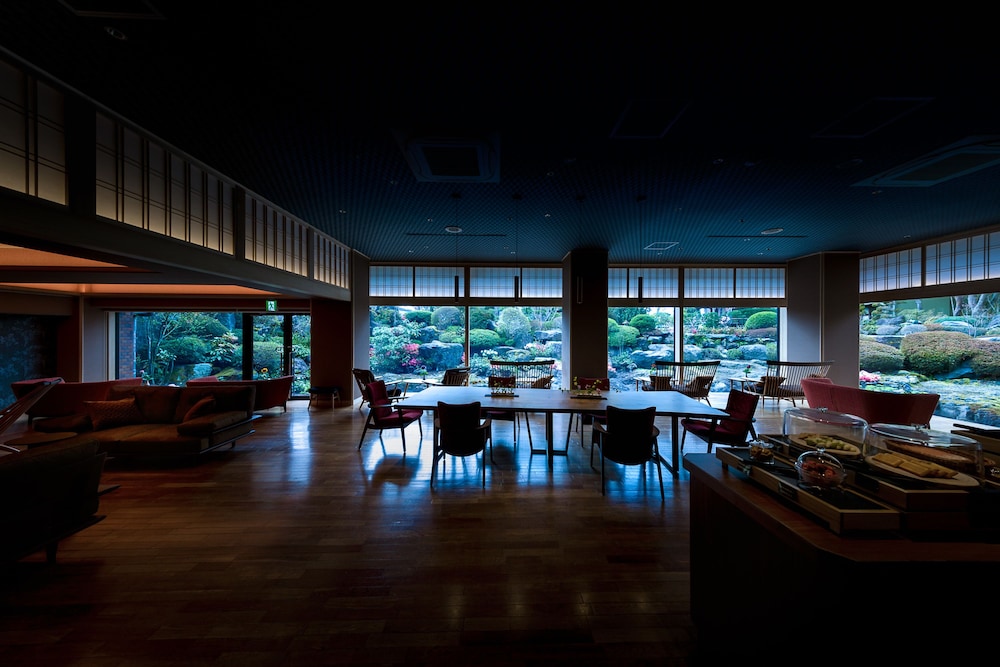 燦里 Comfort 洋室 富士山側 [山梨ワインラウンジ利用可能] エグゼクティブ ラウンジ0 | 富士山温泉 ホテル鐘山苑