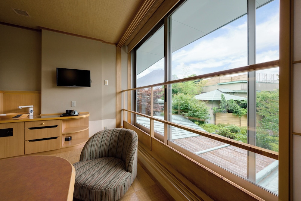 ゆらく山彦亭「話楽」 和室 露天風呂付 富士山側 客室2 | 富士山温泉 ホテル鐘山苑