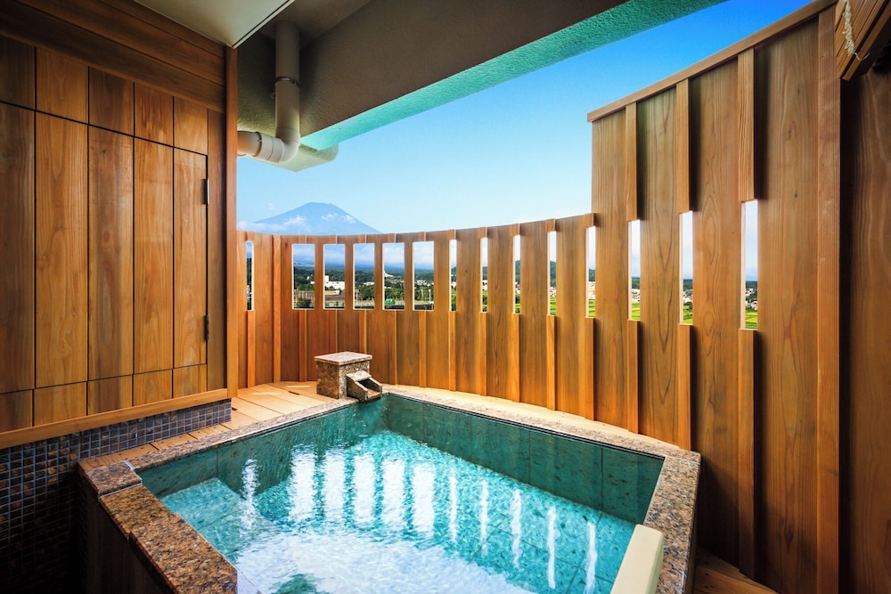燦里 Suite 洋室 富士山側 [山梨ワインラウンジ利用可能] バスルーム0 | 富士山温泉 ホテル鐘山苑