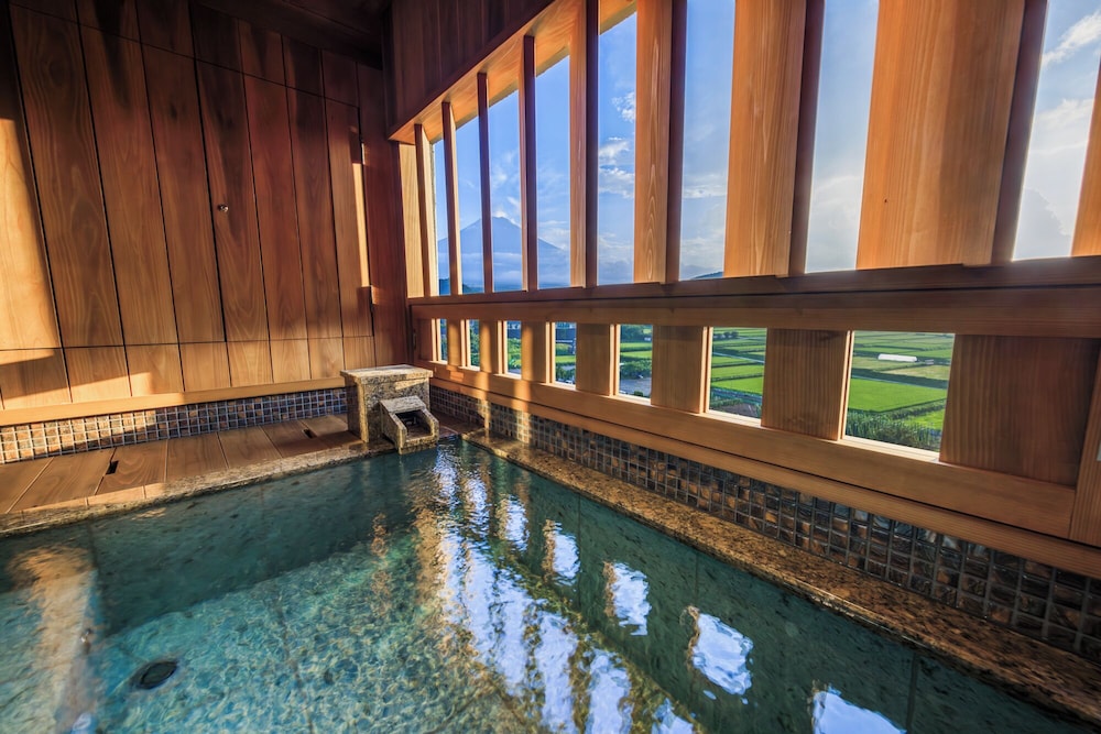 燦里 Suite 洋室 富士山側 [山梨ワインラウンジ利用可能] バスルーム1 | 富士山温泉 ホテル鐘山苑