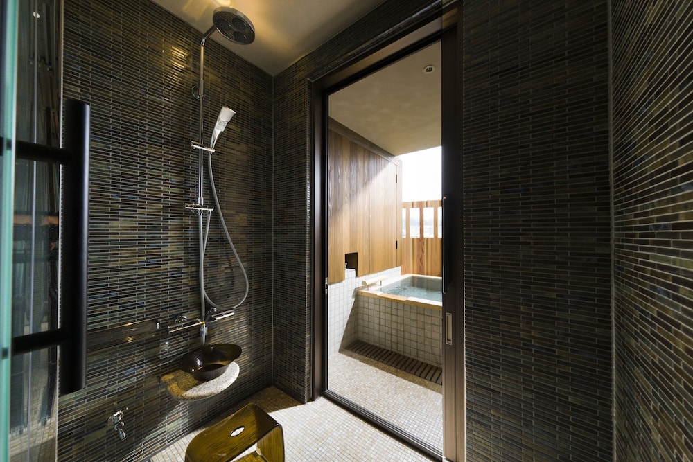 燦里 Comfort 洋室 富士山側 [山梨ワインラウンジ利用可能] バスルームのシャワー0 | 富士山温泉 ホテル鐘山苑