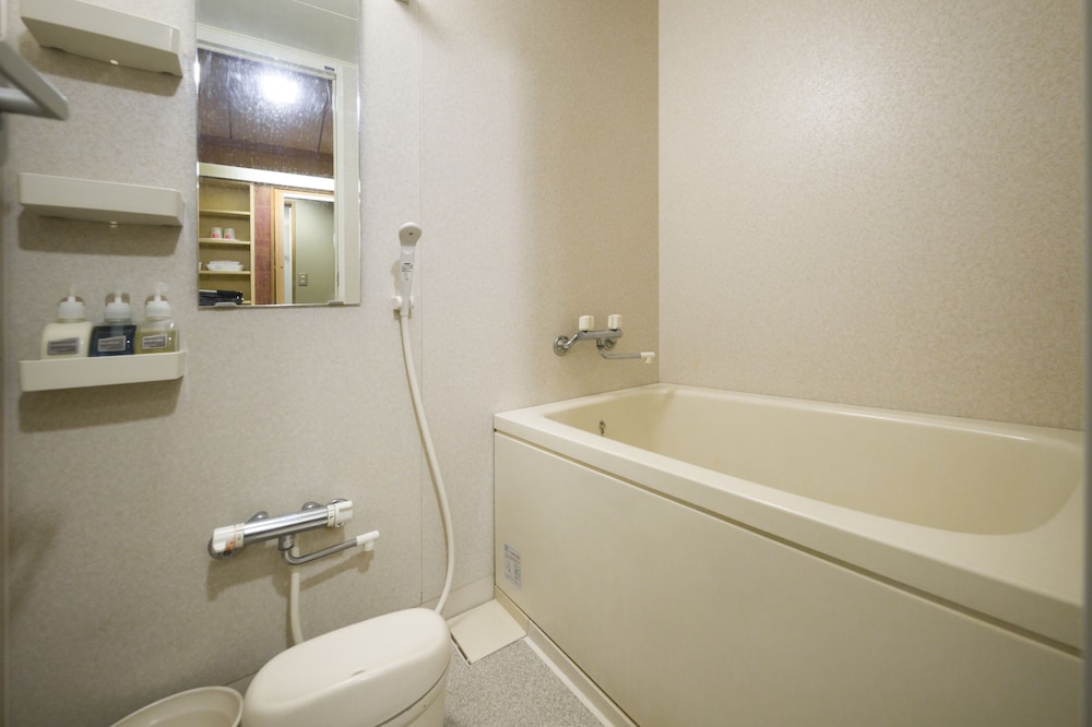 深山亭低層階 和室 [山梨ワインラウンジ利用可能] バスルーム0 | 富士山温泉 ホテル鐘山苑