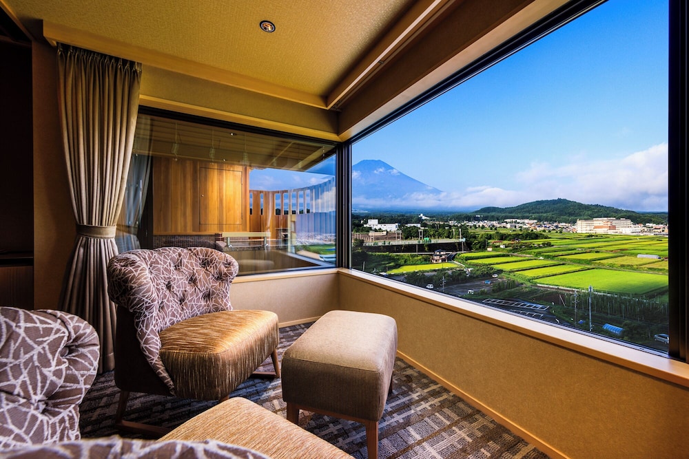 燦里 Suite 洋室 富士山側 [山梨ワインラウンジ利用可能] 客室3 | 富士山温泉 ホテル鐘山苑