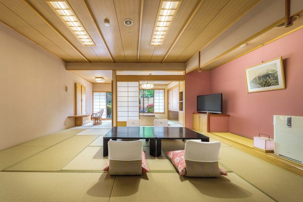 桂亭　和室[山梨ワインラウンジ利用可能] 客室2 | 富士山温泉 ホテル鐘山苑