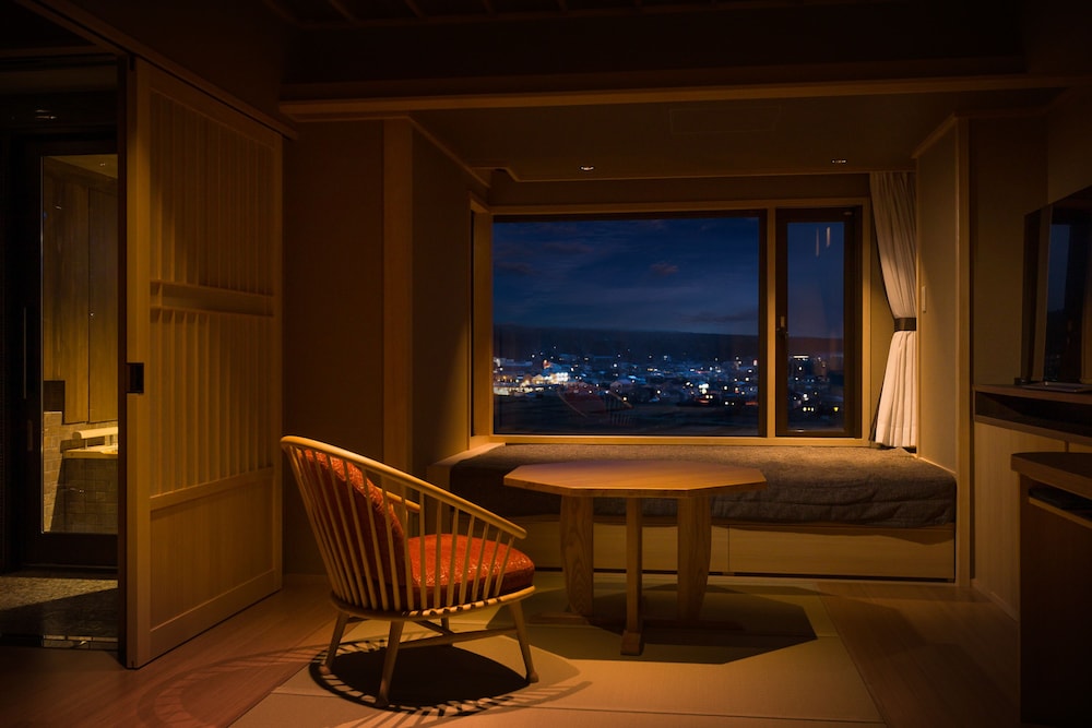 燦里 Comfort 洋室 富士山側 [山梨ワインラウンジ利用可能] リビング エリア0 | 富士山温泉 ホテル鐘山苑