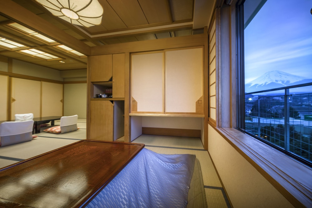 深山亭 和室 富士山側 [山梨ワインラウンジ利用可能] 部屋からの景観0 | 富士山温泉 ホテル鐘山苑