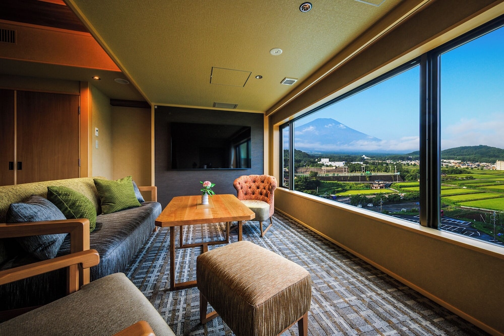 燦里 Suite 洋室 富士山側 [山梨ワインラウンジ利用可能] 客室5 | 富士山温泉 ホテル鐘山苑