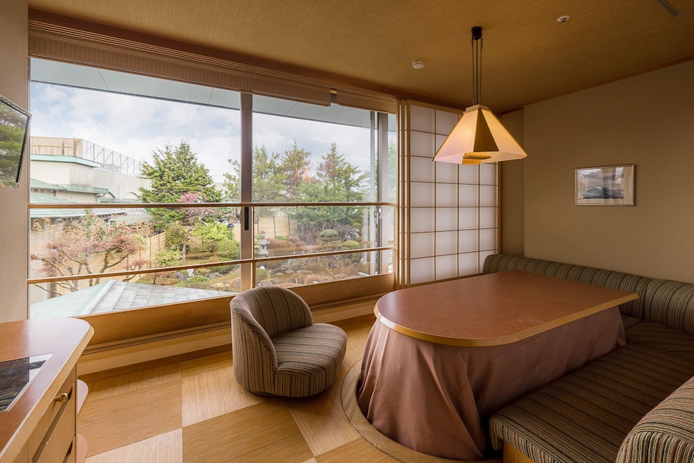 ゆらく山彦亭「話楽」 和室 露天風呂付 富士山側 部屋からの景観2 | 富士山温泉 ホテル鐘山苑