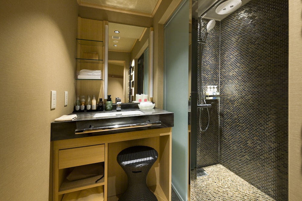 細流亭 ツインルーム [山梨ワインラウンジ利用可能] バスルームのシャワー0 | 富士山温泉 ホテル鐘山苑