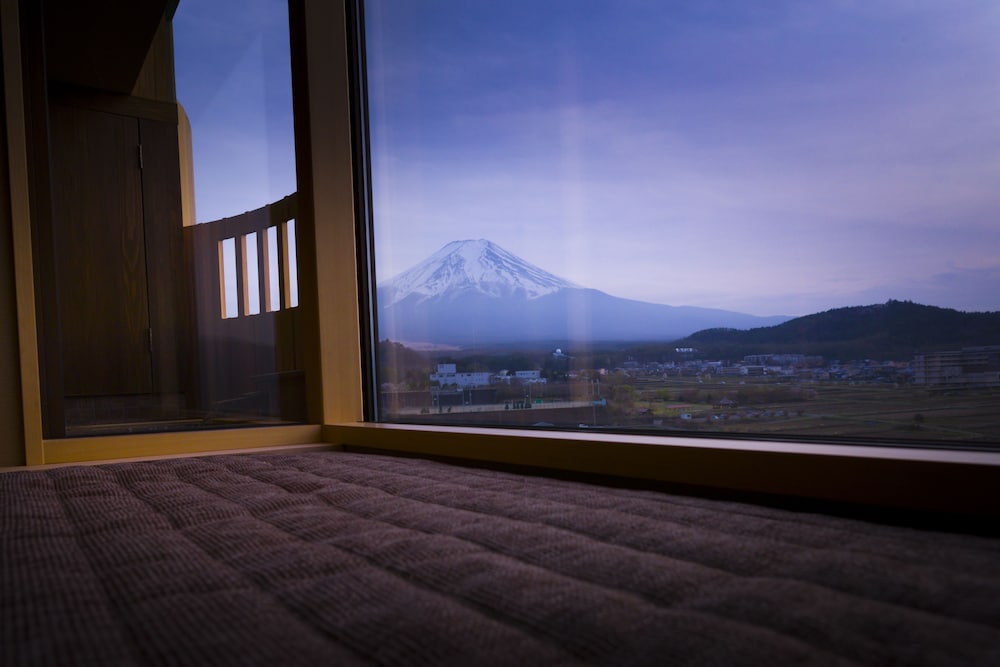 燦里 Comfort 洋室 富士山側 [山梨ワインラウンジ利用可能] マウンテン ビュー1 | 富士山温泉 ホテル鐘山苑