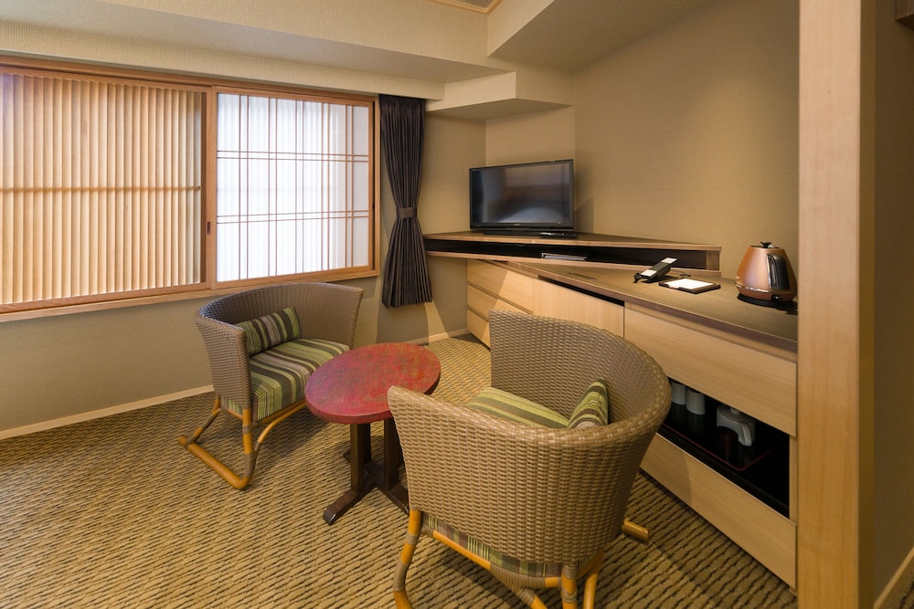 細流亭 ツインルーム [山梨ワインラウンジ利用可能] リビング エリア0 | 富士山温泉 ホテル鐘山苑