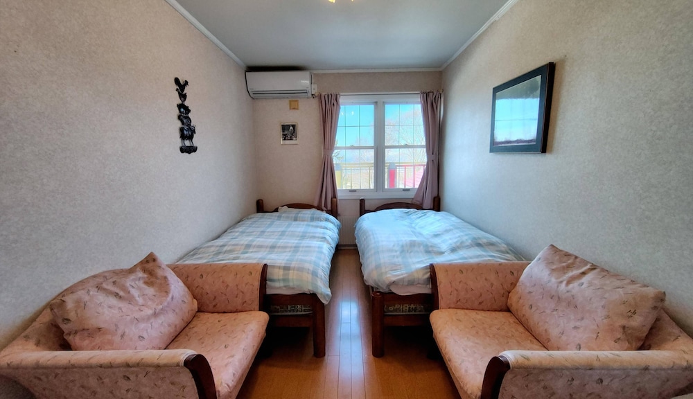 ツインルーム [禁煙] WIFI無料 共有バスルーム 客室5 | ペンション星に願いを