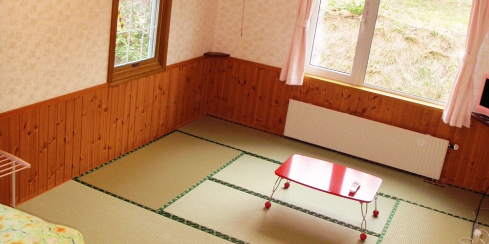 和洋室 [禁煙] WIFI無料 共有バスルーム | ペンション星に願いを