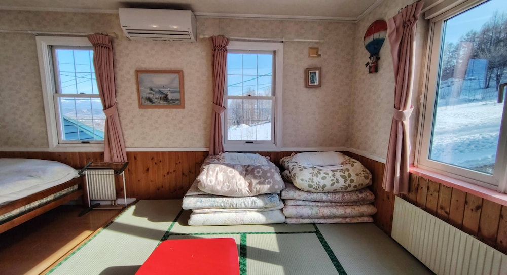 和洋室 [禁煙] WIFI無料 共有バスルーム 客室3 | ペンション星に願いを