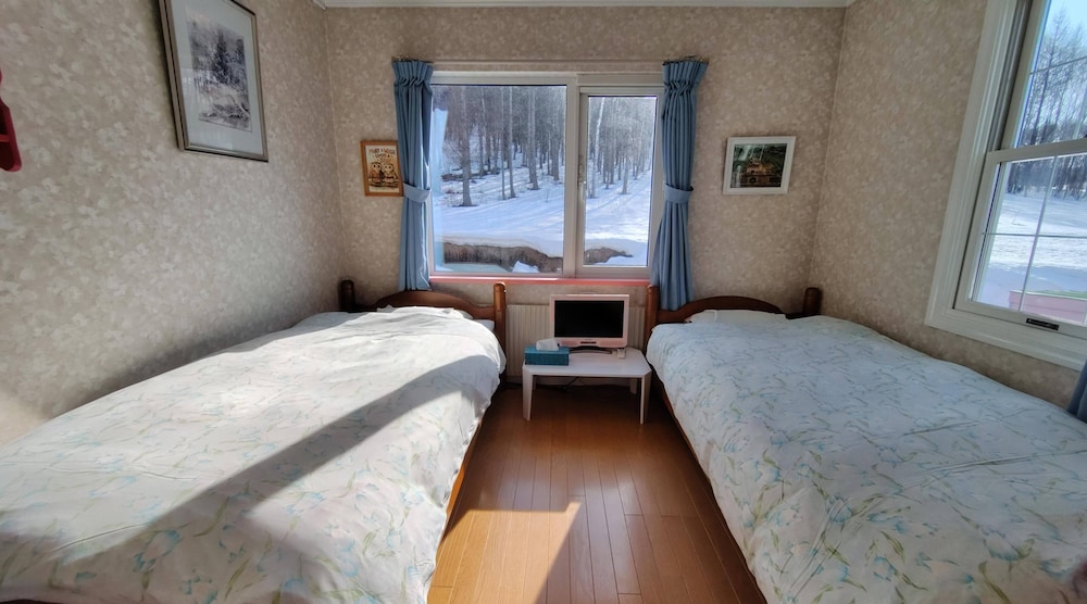 ツインルーム [禁煙] WIFI無料 共有バスルーム 客室3 | ペンション星に願いを