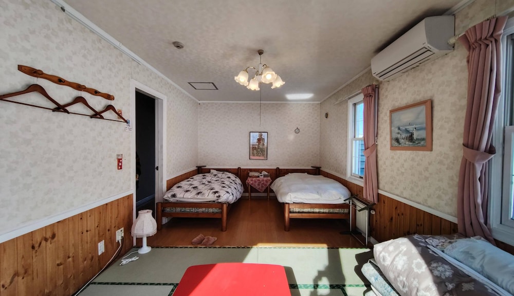 和洋室 [禁煙] WIFI無料 共有バスルーム 客室1 | ペンション星に願いを