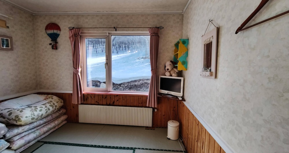 和洋室 [禁煙] WIFI無料 共有バスルーム 客室2 | ペンション星に願いを