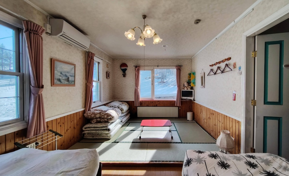 和洋室 [禁煙] WIFI無料 共有バスルーム | ペンション星に願いを