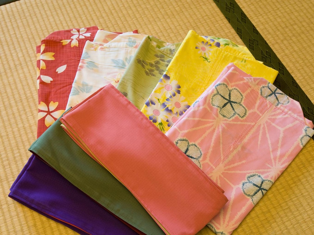 ツインルーム 共用バスルーム 客室の設備とサービス0 | つるぎ恋月