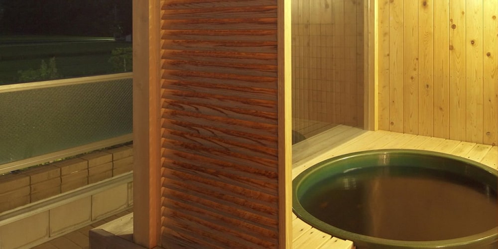 ツインルーム 専用バスルーム 深めの浴槽0 | つるぎ恋月