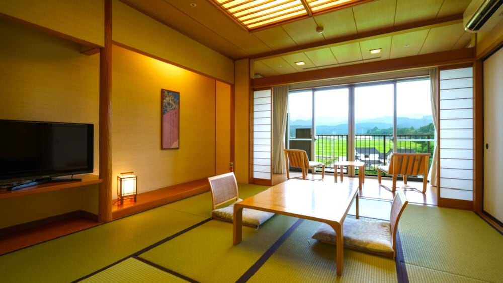 トラディショナル ルーム 共用バスルーム マウンテンビュー | つるぎ恋月