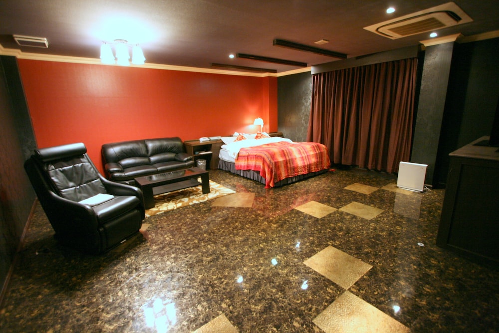 客室1 | ホテル サリ・リゾート 滝野社店 - アダルト オンリー