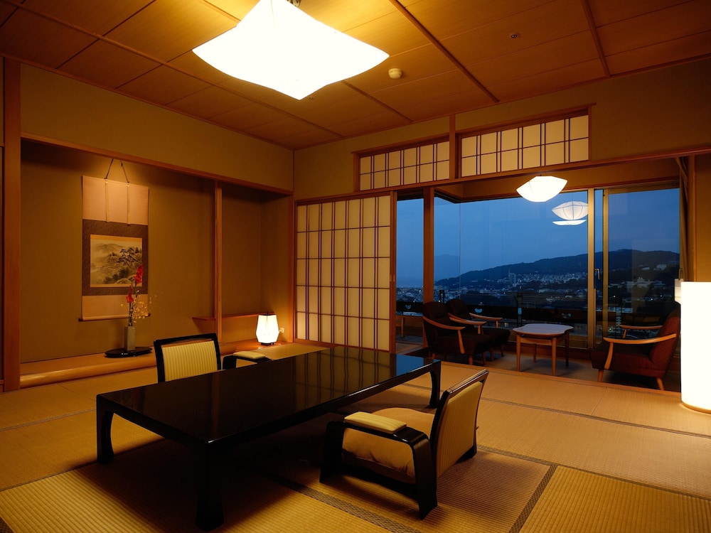[個室食事処] 和室スタンダードタイプ (12.5畳) 禁煙 客室1 | 青山やまと
